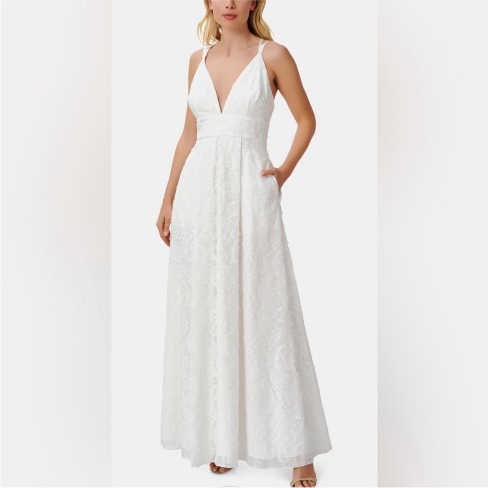 Aidan Mattox Ivory V-NECK EMBROIDERED BALL GOWN Size 0 NWT